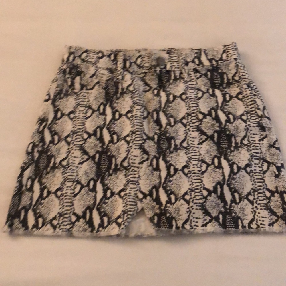 Frame Denim Skirt Size 24 (0-2)